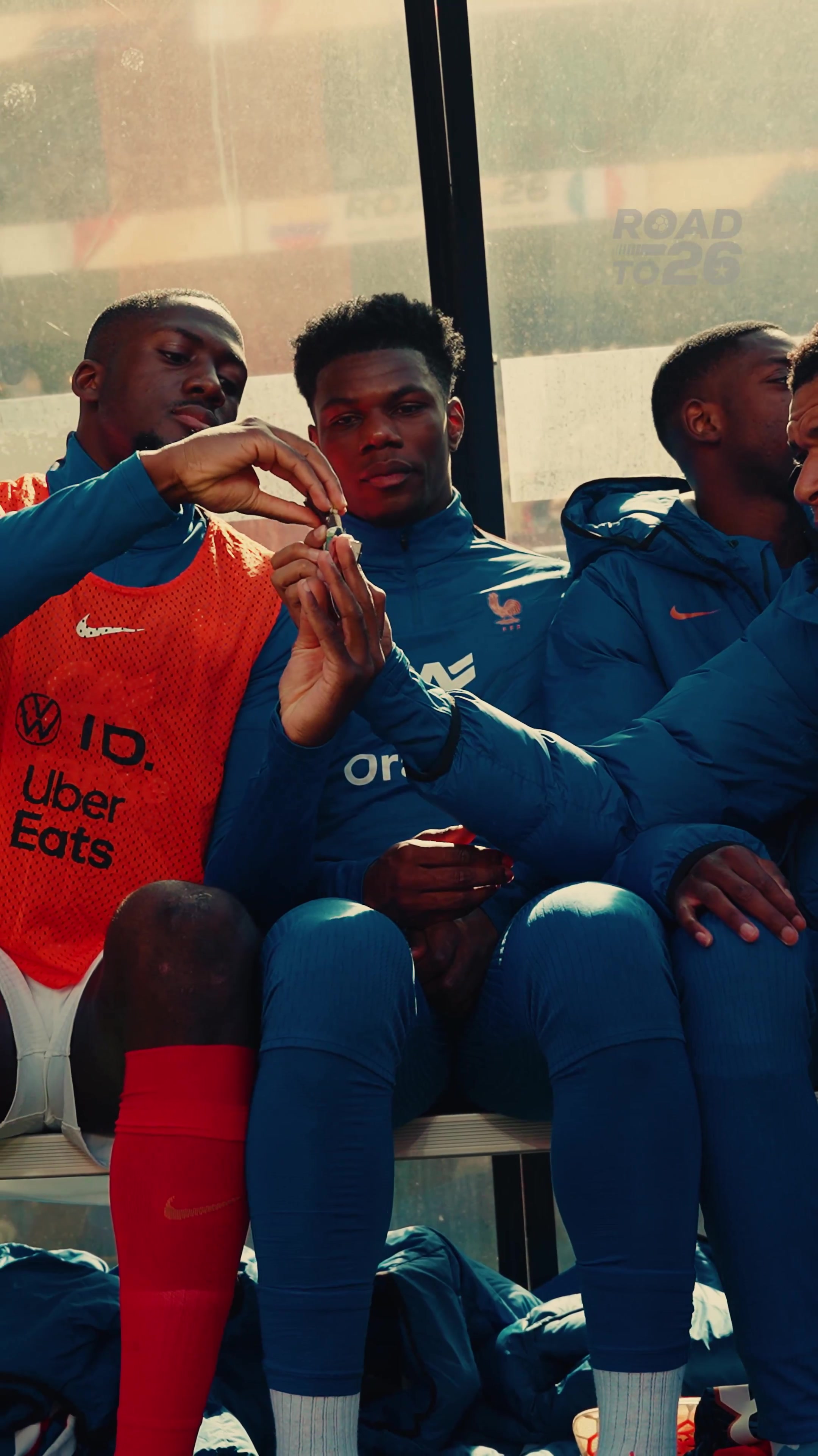 KAIYUN APP-你给我来点！姆巴佩替补席找科纳特要零食，吃了一口给了琼阿梅尼